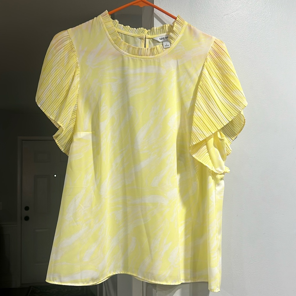 Yellow short sleeve blouse size Large